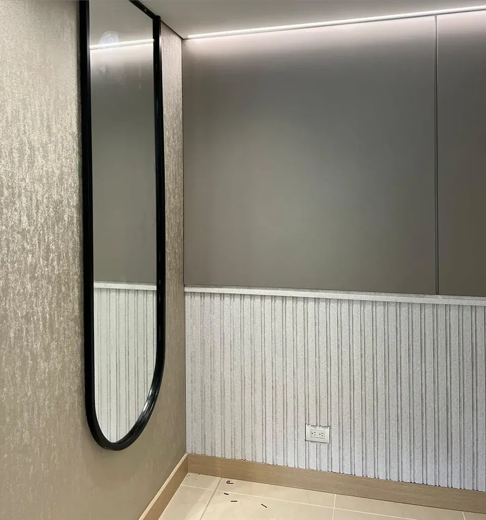 W-I-10 · Piedra texturizada blanco brillante, imagen del fabricante