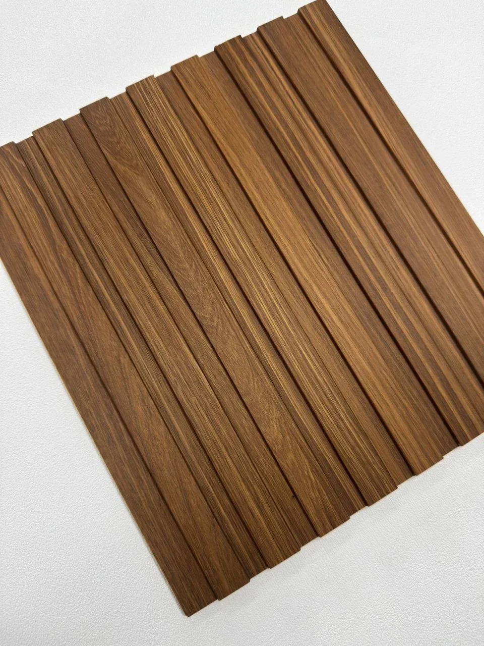JF313-WZ99 · Marrón medio caramelo, imagen del fabricante